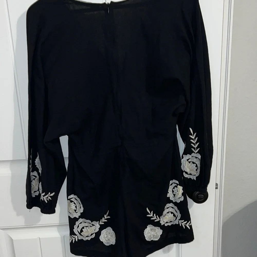 Zara Black Romper with White & Beige Floral Embroidery Size EU/US: XS